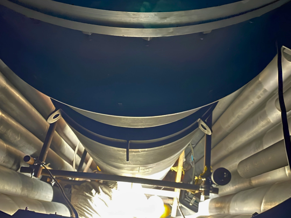 Deep Vessel Confined Space Operations — image 2 of 4