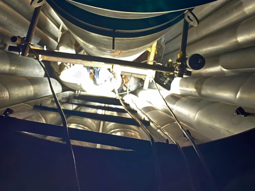 Deep Vessel Confined Space Operations — image 1 of 4